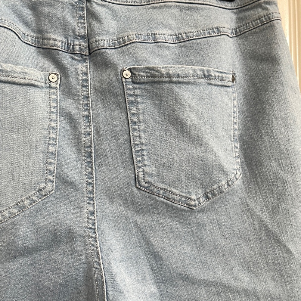 Intro. Love The Fit Light Blue Women's Denim Shorts Size 10 - Picture 3 of 4